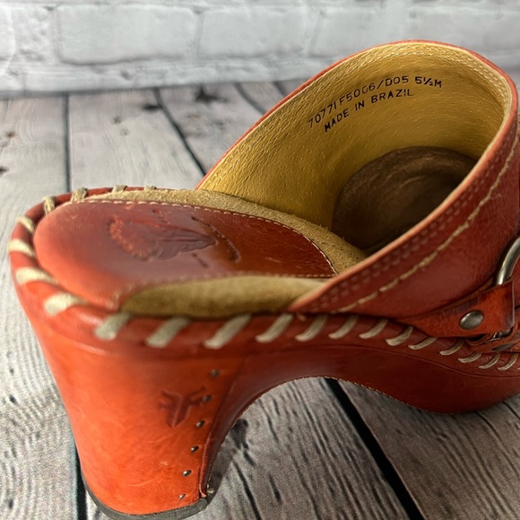 Frye Charlotte Leather Heeled Whipstitched
Harness Ring Mules in size 5.5 - Picture 5 of 12